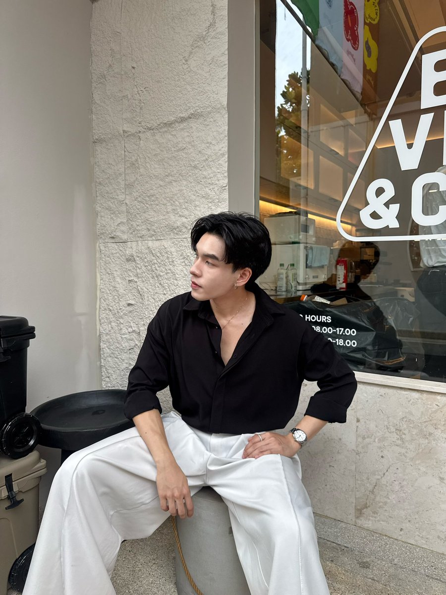 Kit Ronnakit tweet media