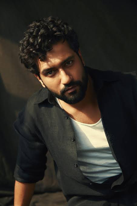Cinema_Decoded's tweet photo. 🔥 MASSIVE BUZZ 🔥
#VickyKaushal is reportedly returning in #Dhurandhar2 with an extended cameo as Vihaan 😮‍🔥
If rumours about Bade Saab’s glimpse in the teaser are true, theatres will erupt 🥶🔥
Social media records? Say goodbye 💥💥 https://t.co/TtBsVREBsX