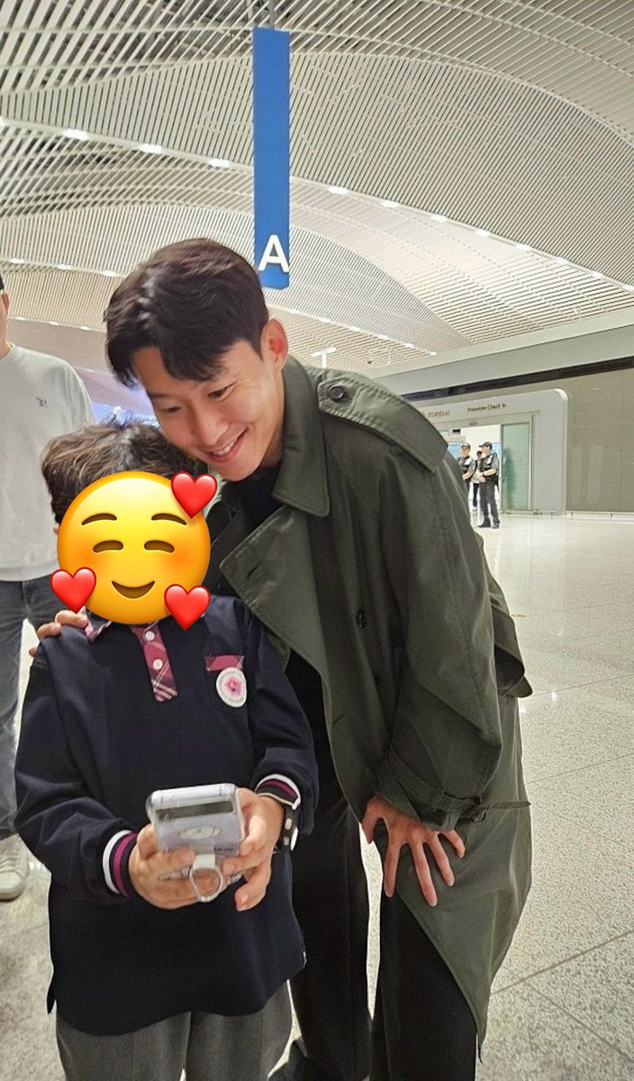 아기한테는 매번 다정다정해ㅠㅠㅠㅠ
밑에서 찍은 쿼카각도 긔욥지