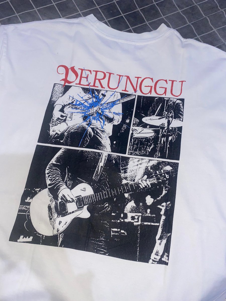 xaverrrr_'s tweet photo. jual merch perunggu sama fstvlst nihh
-fstvlst x the adams size L
-perunggu besok hari senin full legalisir size XL
- perunggu the lyric XL
-perunggu bass &amp; guitar XL
atau langsung dm ke ig @merch.artchive
#zonauang #perunggu #fstvlst https://t.co/2gtQAY3spx