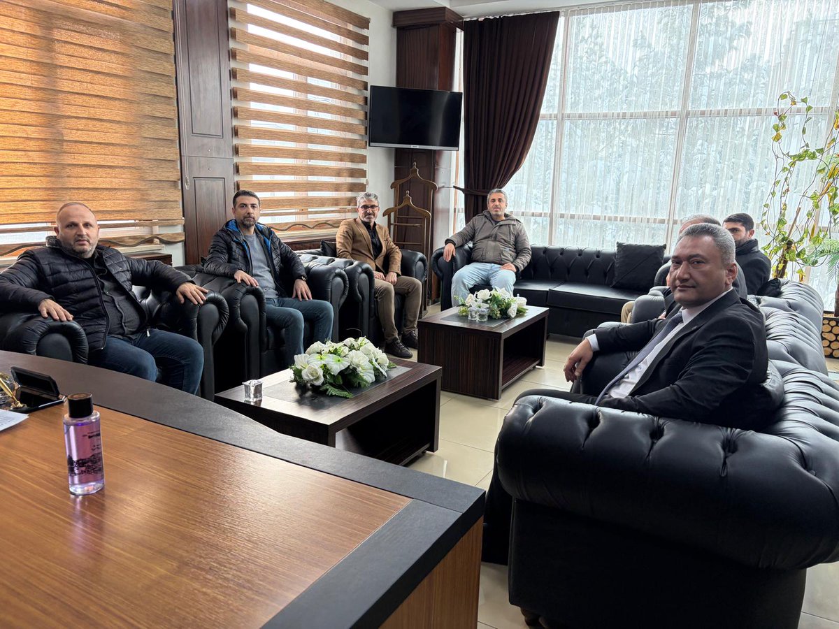 Şube Başkan Vekilimiz <a href="/SeyhmsDEMIR/">Şeyhmus DEMİR</a> ve <a href="/ebsmazidagi/">EBS Mazıdağı</a> teşkilatımız ile birlikte, görevine yeniden başlayan Mazıdağı İlçe Millî Eğitim Müdürü Sayın Mehmet Şah AYDINER’e hayırlı olsun ziyaretinde bulunduk.
 Kıymetli müdürümüze görevinde muvaffakiyetler diliyoruz.
<a href="/_aliyalcin_/">Ali YALÇIN</a>