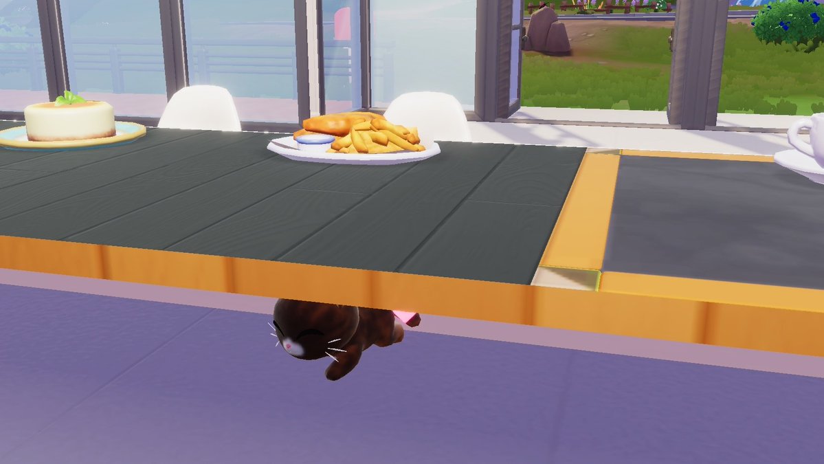 backburnice's tweet image. Real tukang ngumpet di kolong meja