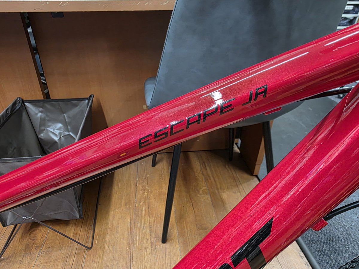 ご注文頂いておりました GIANT ESCAPE JR 24 キャンディレッド が入荷