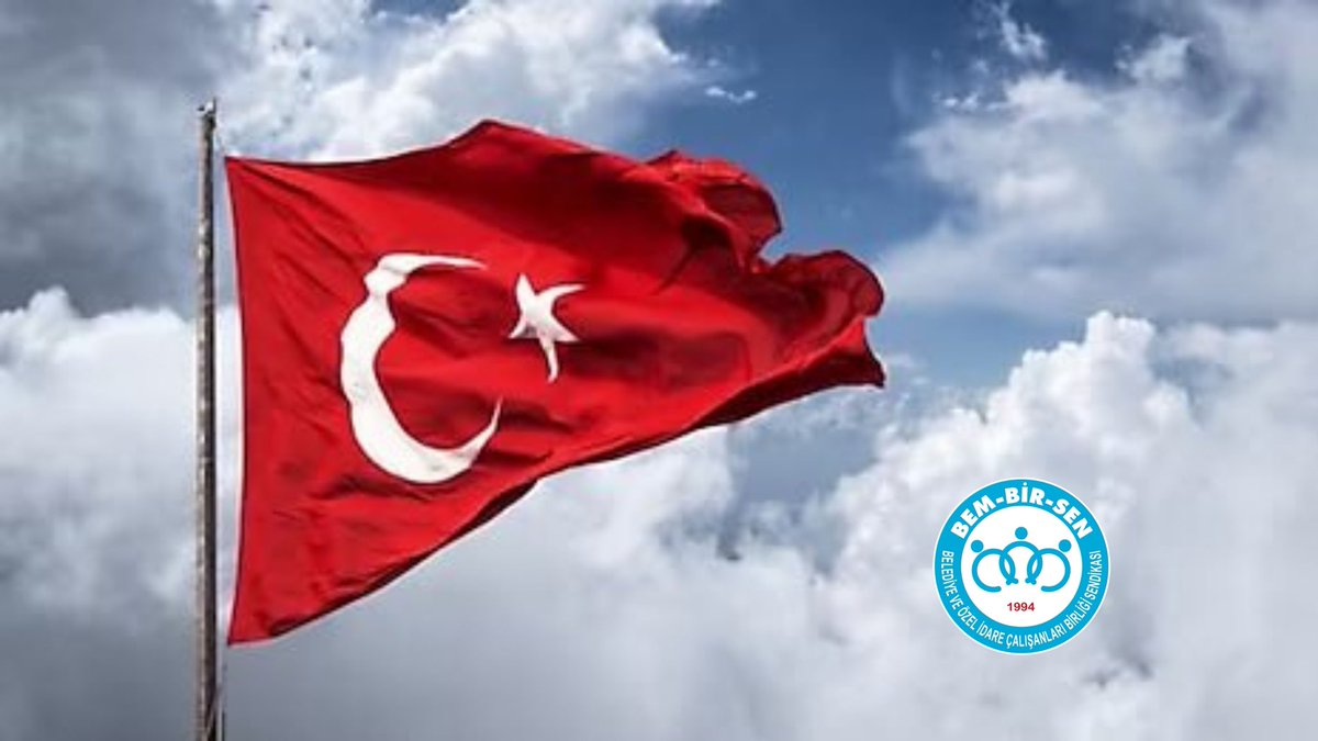 Malazgirt'te Alpaslan'ın dilinde,
Surlarda Ulubatlı'nın elinde,
Çanakkale cihadının yılında;
Zemin kan kırmızı, ayyıldızı ak,
O mübarek Bayrak, işte bu Bayrak!