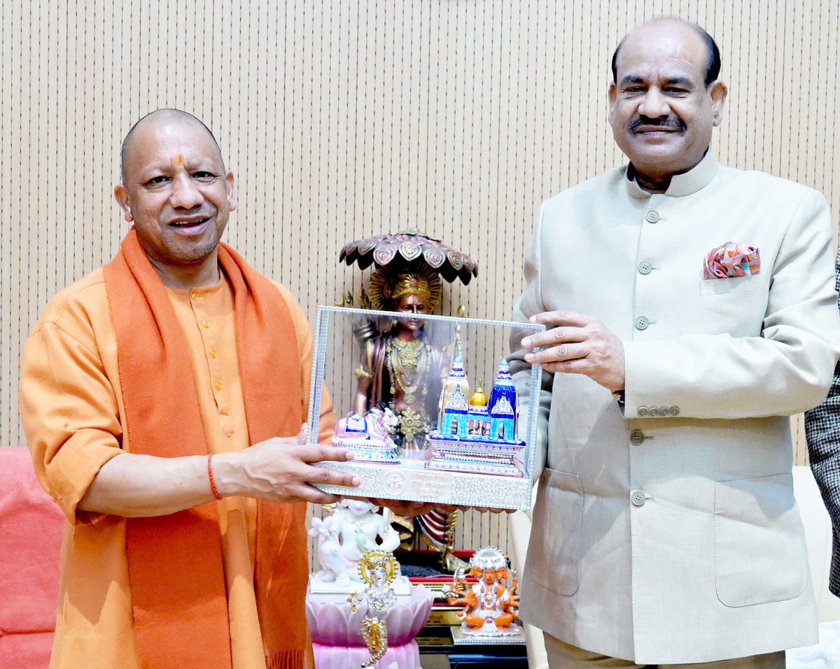 आज लखनऊ स्थित सरकारी आवास पर लोक सभा के माननीय अध्यक्ष श्री ओम बिरला जी से शिष्टाचार भेंट हुई।

<a href="/ombirlakota/">Om Birla</a>