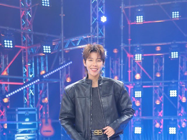 Paipai_Official's tweet image. คนที่ใช่…กับเพลงที่ชอบ 🎶 ของ "ป๊ายปาย โอริโอ้" นักแต่งเพลงคนไหนจะโดนใจ และคว้าโอกาสสร้างเพลงดังไปด้วยกัน "SONG RIDER 2" ห้ามพลาด!

📍 วันพุธที่ 21 มกราคม 2569 เวลา 20.05 น.
📺 ทางช่องเวิร์คพอยท์ 23

#SongRider2 #Workpoint23 
#นักแต่งเพลง 
#สิงโตนำโชค 
#เบิ้ลปทุมราช 
#แจ๊สJSPKK…