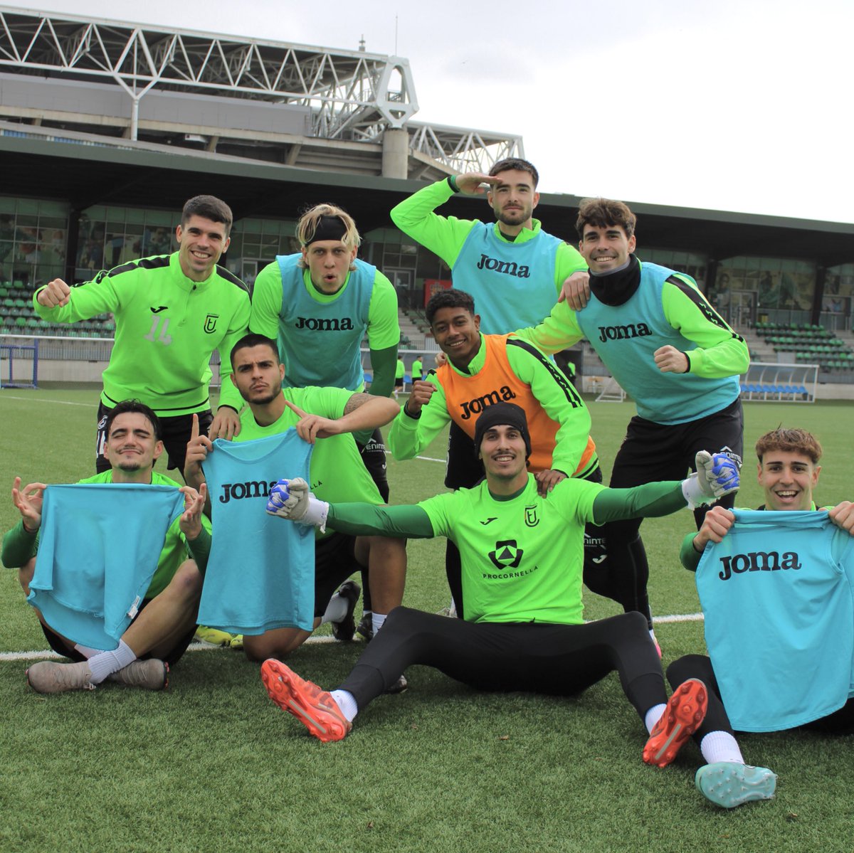 😎 𝙀𝙦𝙪𝙞𝙥 𝙜𝙪𝙖𝙣𝙮𝙖𝙙𝙤𝙧 𝙙𝙚 𝙙𝙞𝙢𝙚𝙘𝙧𝙚𝙨 💚

⚡️ 𝘴𝘦𝘮𝘱𝘳𝘦 𝘥𝘰𝘯𝘢𝘯𝘵-𝘩𝘰 𝘵𝘰𝘵 👊🏻