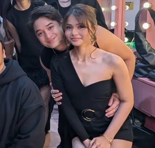 EryxRaine's tweet image. sa stage 🧍🏼‍♀️        🧍🏻 sa backstage:

LanceBrey Break Loose

#HellUniversity | #LanceBrey
#AubreyCaraan | #LanceCarr