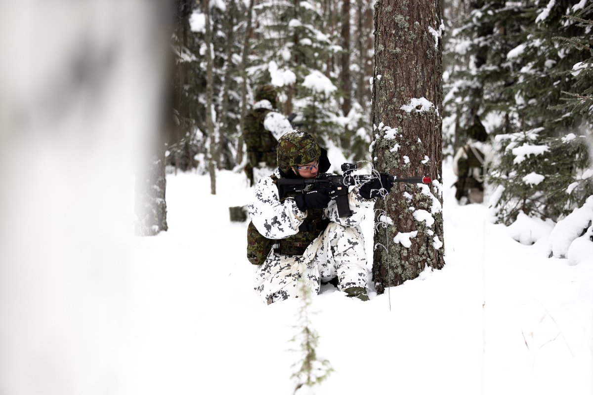Kaitsevagi's tweet photo. Cyber Command's Strategic Communication Centre's winter warfare training at Piirsalu. ❄

📸 OR-4 Maria Tammeaid

#kaitsevägi #estoniandefenceforces #winterwarfare #military #estonia #NATO #WeAreNATO https://t.co/nfhYwk38MX
