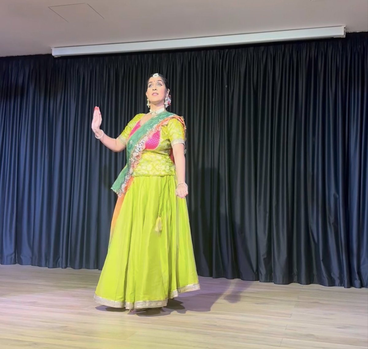iccr_budapest's tweet image. Rhythm met devotion as ASCC’s Dance Teacher paid tribute to Lord Sun through a soulful dance during the #MakarSankranti celebrations at ASCC, organised by the Vedic International Foundation.

@MEAIndia @MinOfCultureGoI @IndiaInHungary @iccr_hq @PIB_India @mygovindia @HelloMagyar