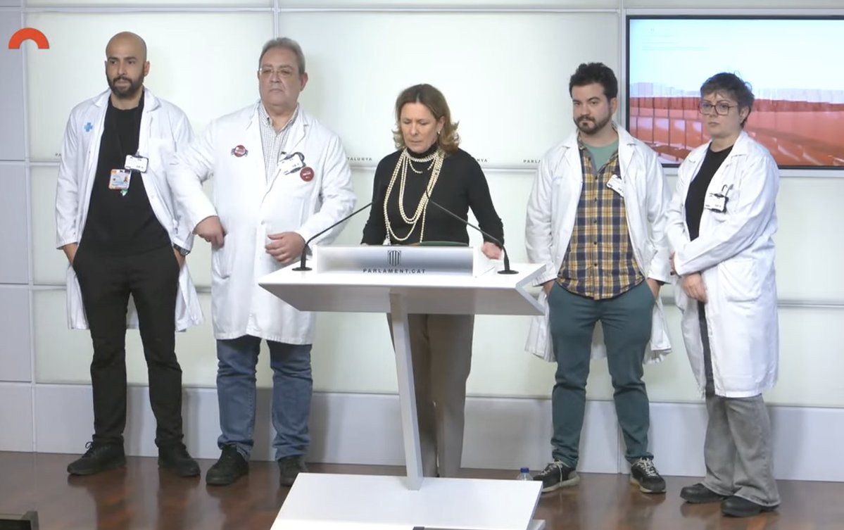 xrius007's tweet image. Ver a la portavoz de Vox en el Parlament rodeada de médicos impresiona. Ahora sí que el partido de Abascal ha roto el 'cordon sanitario'. Nunca mejor dicho