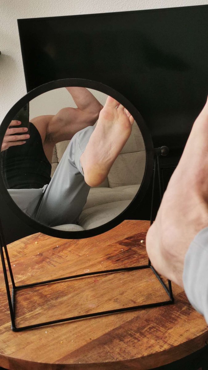 master_jamy's tweet photo. Clean these soles and empty that wallet boy 👟
#findom #soles #feet #sneakers #footfetish #alpha #cashmaster https://t.co/LFNSnx1ukC