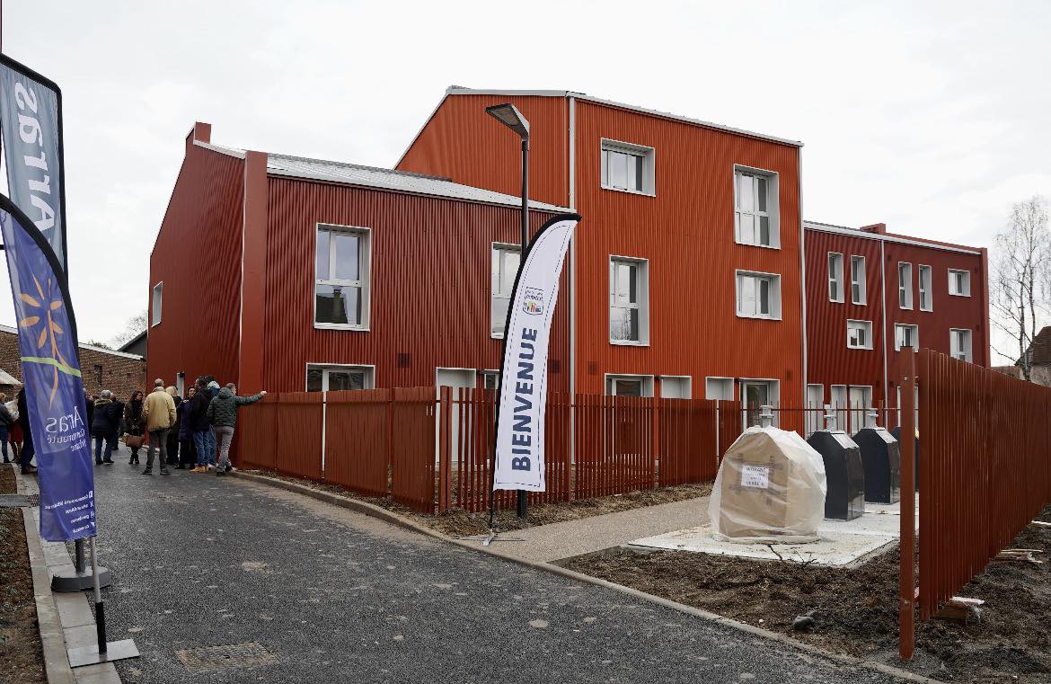 Planetefm's tweet image. Dans le journal de 18h, une 1ère résidence 100% modulaire et les écoles ouvrent leurs portes pour la prochaine rentrée.

#planetefm
@Planetefm
instagram.com/PlaneteFM