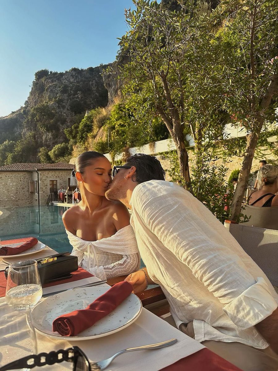 Diorgirlx's tweet image. me and my future husband somewhere in italy