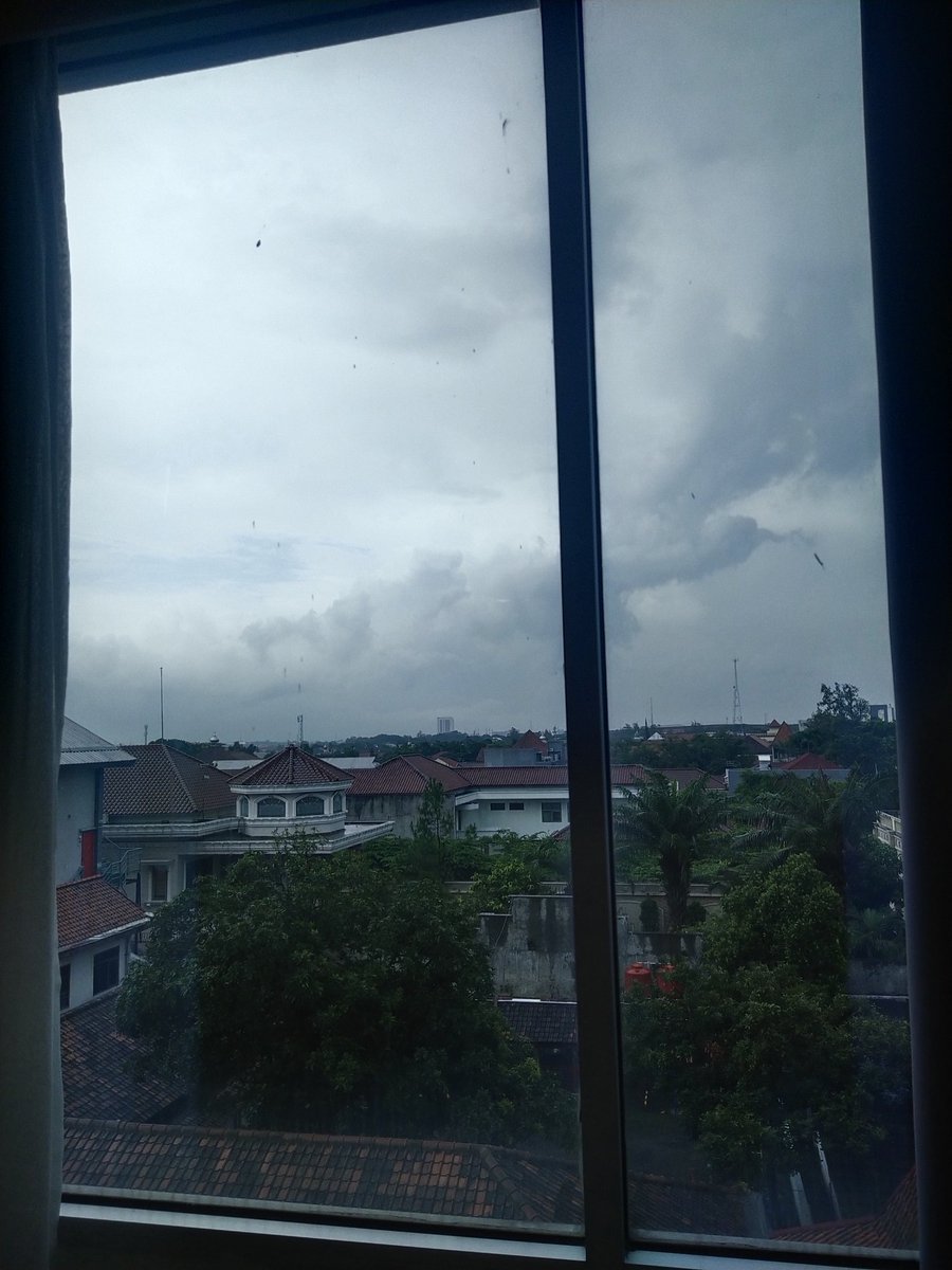 YurikoooYuri's tweet photo. 🌧️ https://t.co/sx0cZhO5BX