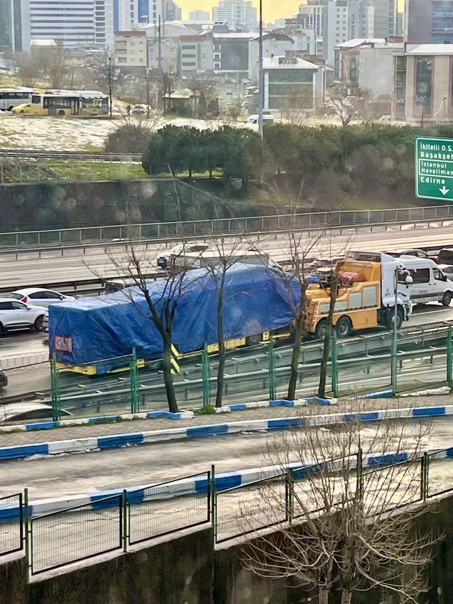 Her gün aynı manzara. Ne kadar bant, ne kadar branda kullanırsanız kullanın, İstanbullulardan gerçekleri gizleyemezsiniz.