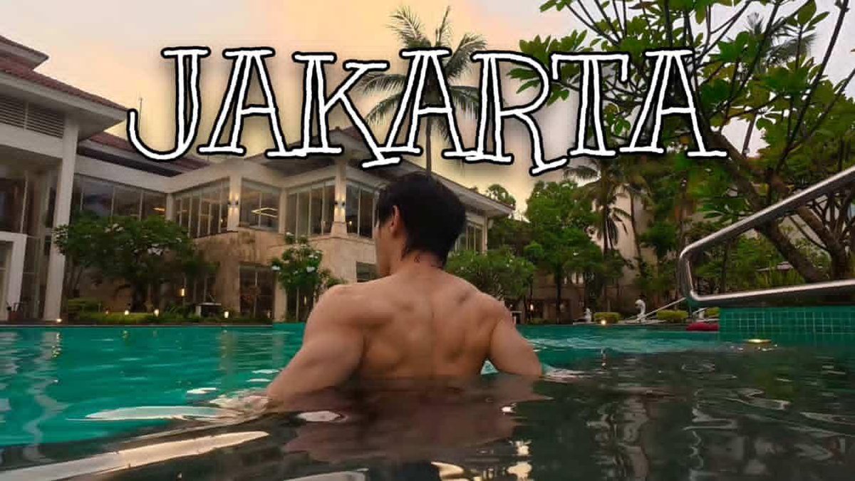 hlxnews's tweet photo. Yoseop usually lets us vote first when choosing a thumbnail for a post, but for the Jakarta vlog, he didn’t post anything—he just showed his muscular back directly 🤩🤩😜 #양요섭 https://t.co/wUw8UVqYcH