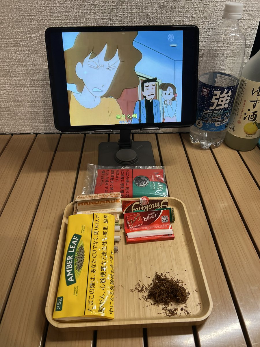 WeAreWXG's tweet photo. 手卷时间 |中年老登的新爱好

最近晚上会随手卷一点

莓果冰茶，树莓味是偏清淡的、薄荷也没有那么刺激，非常适合我的口味

绿gv和黄琥珀，混一些莓果进去感觉会更柔和一些 https://t.co/rP60qO7XSI