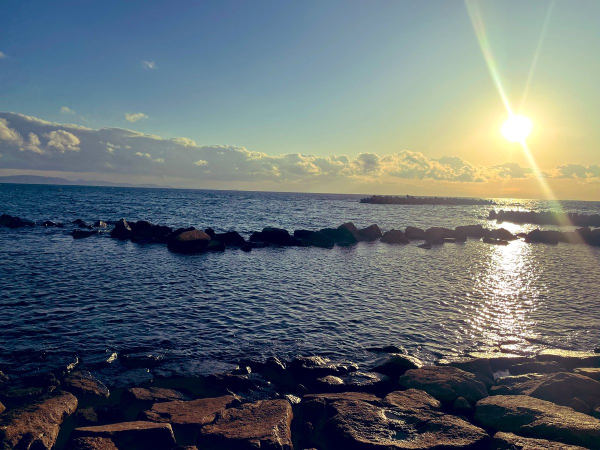 冬の海めちゃエモかった......心の栄養
砂利だったらビーチコーミングして確実に風邪引いてた...普段丘というか家にずっとこもってるけどお外はこんなにもbeautiful