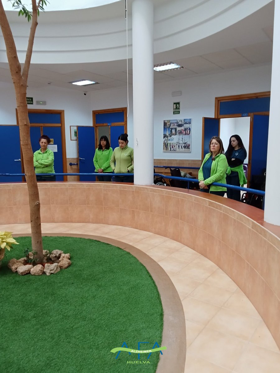 Este mediodía nos hemos unido en un minuto de silencio por las víctimas, heridos y sus familias, afectadas por el accidente de tren. Todo nuestro cariño con vosotr@s 
#AFAH #Huelva #Alzheimer #Adamuz #Diaadia