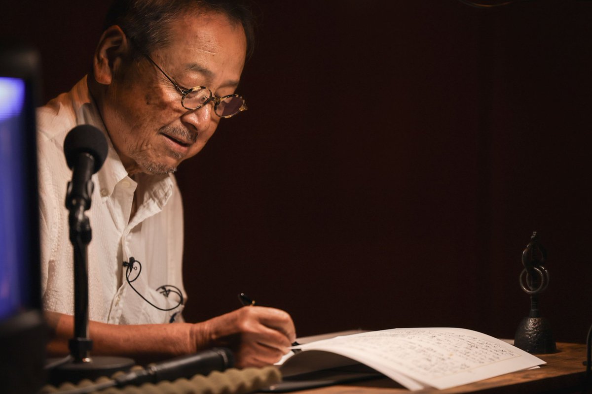 【京都バルバラ30周年特別記念公演〜connect〜】ゲスト紹介！

夢枕獏(ゆめまくらばく)

『餓狼伝』や『陰陽師』シリーズより安倍晴明ブームの火付け役であり、
小説家・随筆家・写真家・漫画原作者。日本SF作家クラブ会長でもある。

2018年春の褒章で紫綬褒章受章。

今回『舞台朗読』で登場。