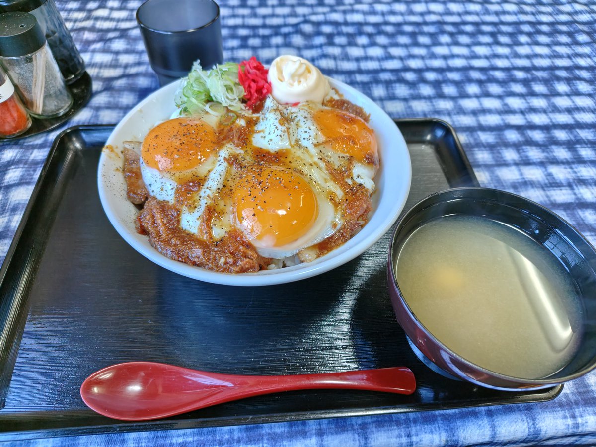 zukky_TP's tweet photo. 昼食に初めて行った小山の喜作本店さん。
チャーシューエッグ丼美味でした https://t.co/uhBifu9y2v