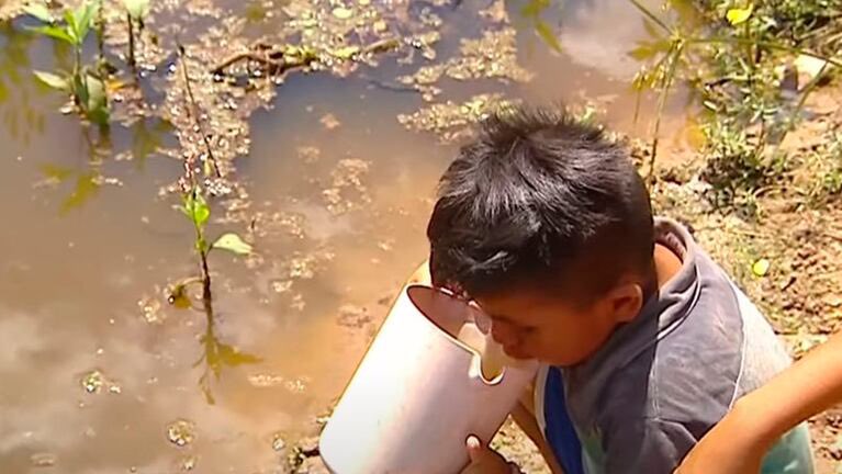 atlanticsurff's tweet photo. A ver en qué anda el Senador ultra K José Mayans mientras en Formosa los nenes toman agua de un arroyo porque no tienen agua potable.👇👊✌🏿 https://t.co/foEcj2mwdt