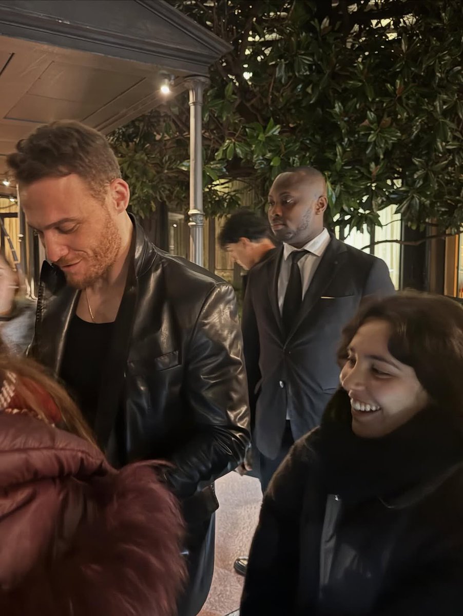 live__for_music's tweet photo. Kerem meeting fans before the D&amp;G afterparty in Milan 
#KeremBürsin https://t.co/RVQI38GGyr