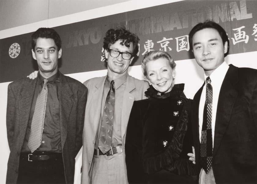 keinakata's tweet image. ふとこの写真を見つけ思い出した記憶…いまは休業中な渋谷の東急Bunkamuraの中庭の吹き抜け。ここはかつて #東京国際映画祭 のメイン会場でもありました。
1993年第6回の映画祭に審査員で哥哥(#レスリー・チャン)が参加。特別招待作品で「さらば、わが愛 覇王別姫」もジャパンプレミア上映されました。…