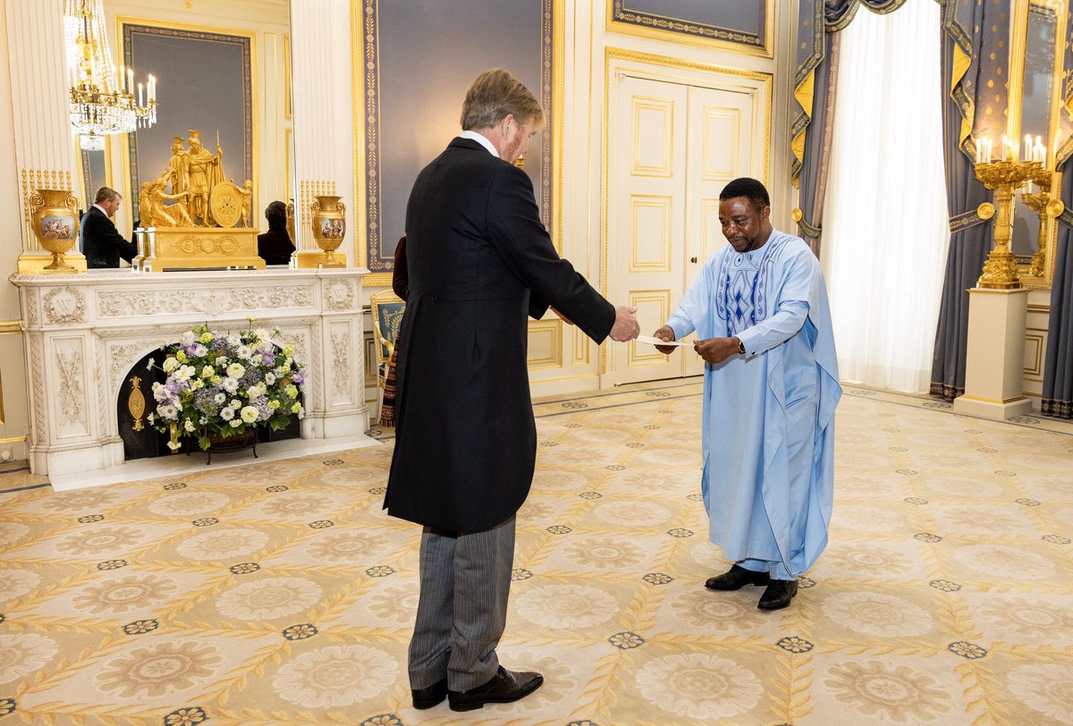 De Koning ontvangt op Paleis Noordeinde ter overhandiging van hun geloofsbrieven achtereenvolgens 🇸🇦 ambassadeur AlKhaniny van Saudi-Arabië, 🇨🇳 ambassadeur Shen van China, en 🇸🇱 ambassadeur Jusu van Sierra Leone.
koninklijkhuis.nl/agenda/2026/01…