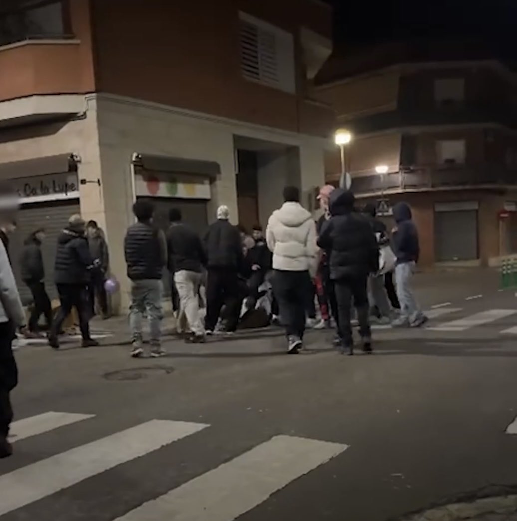 Un grupo de unos 20 magrebíes y subsaharianos, le dan una brutal paliza a una pareja de adolescentes una chica de 16 años y un chico de 18 durante la fiesta de invierno en Argentona (Barcelona)
La chica fue trasladada al Hospital de Mataró con una fractura craneal
…Seres de luz!