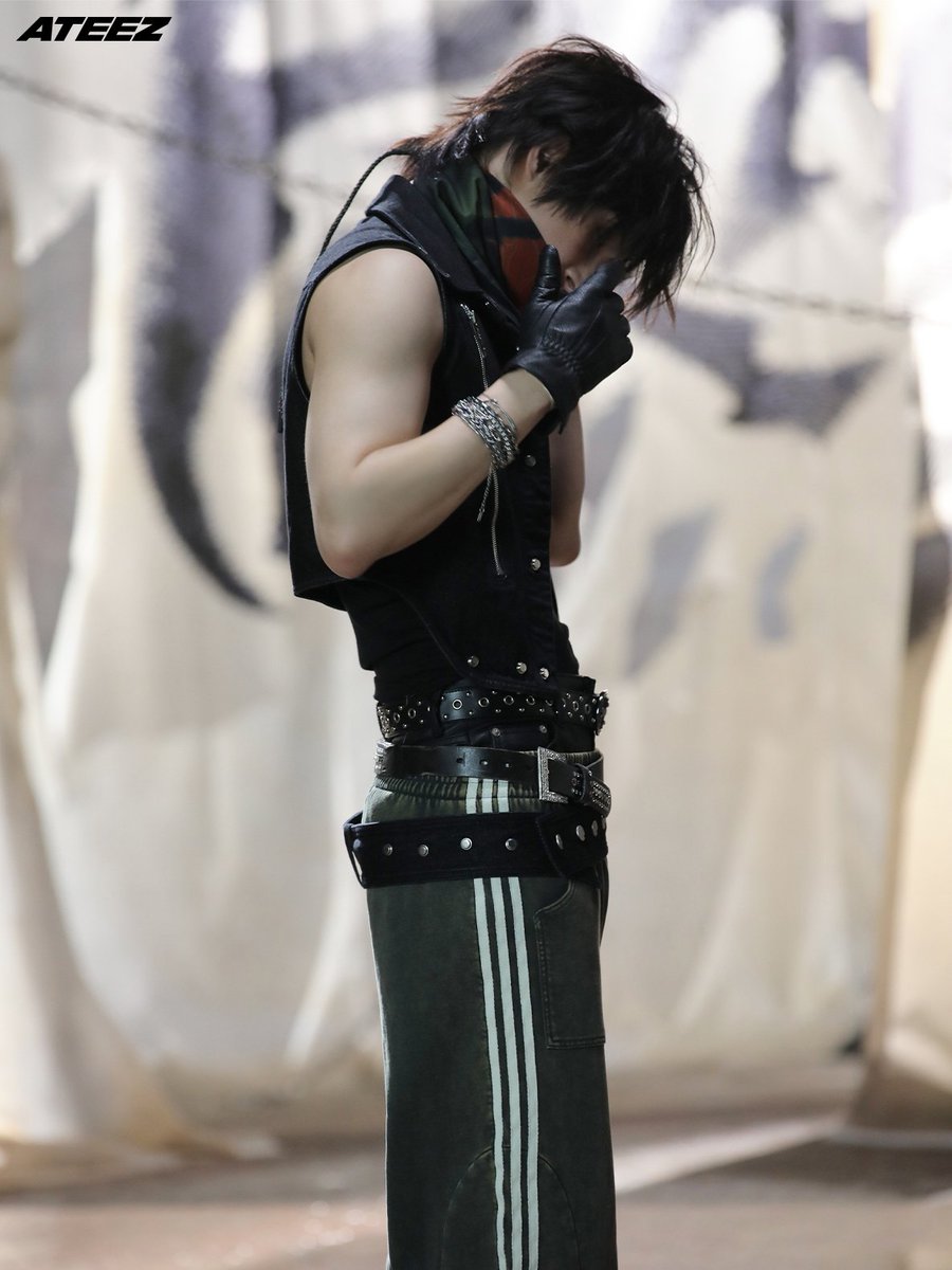 washed_chiwawa's tweet image. [FIX ON] FAN DESIGN🐥

ROAR에서 민기 벨트보고 생각나서 해본 디자인...
그저 나의 취향이 담긴 디자인이라고 봐주면 되겟슴다..
응응...

가방 원단은..
1) 가죽   2)흑청 
3)스웨이드   4) 흑청
미안 흑청러버임

갠적으로 다음엔 볼캡MD 나와도 좋을듯
레그워머는 ㄹㅇ 내가 갖고 싶어서..