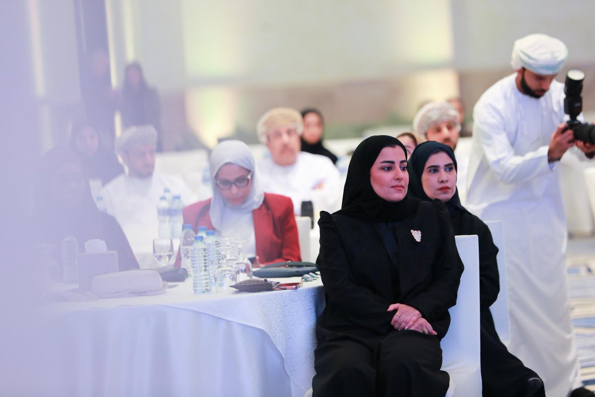 SL5SL's tweet image. وشهد حفل الافتتاح عرضًا مرئيًا عن ولاية #صحار ومشاريع ميناء صحار والمنطقة الحرة، إلى جانب جلسة حوارية بعنوان «الإعلام شريك في التنمية»، ناقشت الشراكة بين الإعلام والمشاريع التنموية، وتطور الإعلام العُماني نحو التخصص، ومشاريع الاستدامة، والتحول الرقمي وتوظيف البيانات في دعم النمو…