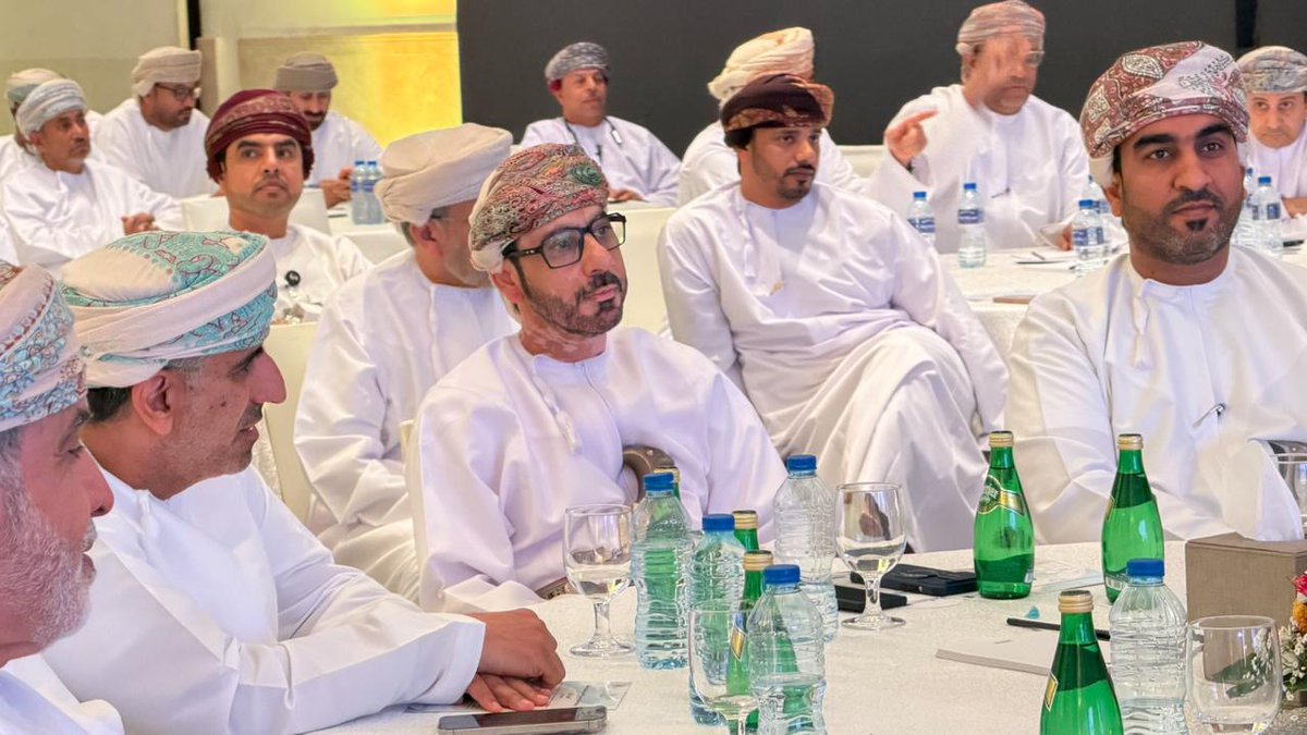 SL5SL's tweet image. وشهد حفل الافتتاح عرضًا مرئيًا عن ولاية #صحار ومشاريع ميناء صحار والمنطقة الحرة، إلى جانب جلسة حوارية بعنوان «الإعلام شريك في التنمية»، ناقشت الشراكة بين الإعلام والمشاريع التنموية، وتطور الإعلام العُماني نحو التخصص، ومشاريع الاستدامة، والتحول الرقمي وتوظيف البيانات في دعم النمو…