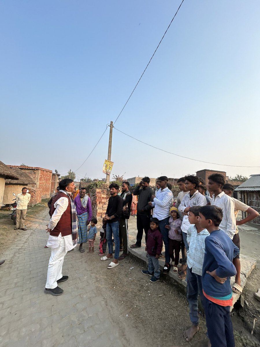 (SIR)
मतदाता विशेष गहन पुनरीक्षण अभियान के अंतर्गत
अपनी विधानसभा क्षेत्र 330 पडरौना में
माघी कोठीलवा, बूथ संख्या–31 सहित विभिन्न बूथों पर उपस्थित होकर
छूटे हुए एवं नए मतदाताओं को जोड़ने हेतु फॉर्म–6 भरवाने में
अपना सक्रिय सहयोग सुनिश्चित कराया।