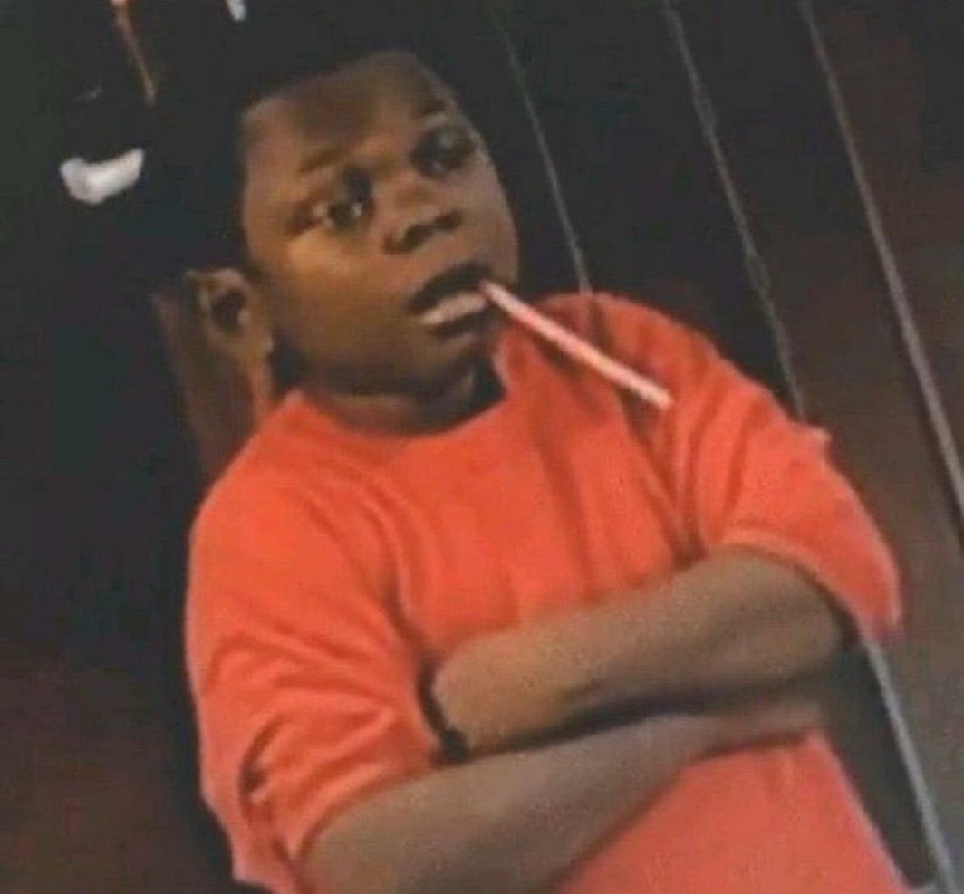 john322226's tweet image. Fufu girl post video dey try shake her yansh but na her belle Dey shake. 

Na her belle her yansh Dey now. Abi her belle don lowkey switch position with her yansh? That’s RUTHLESS