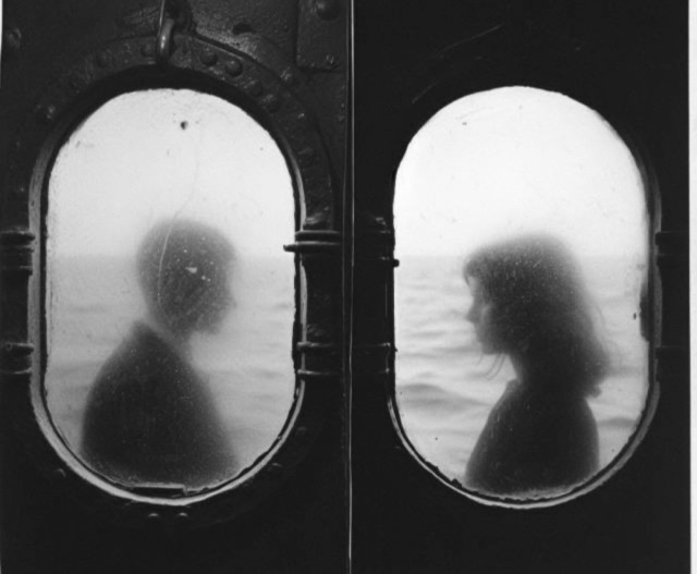 मुझे लगा था वो भूल गई होगी
इतने साल हो गए बातें न कीं न ही मिले।
पर नहीं, वो नहीं भूल सकती मुझे कभी
ज़िंदगी भर अपने पुत्र को नाम मेरे से जो बुलाती है।दिल की धड़कनों में छुपी यादों ने
प्यार को अमर बना दिया है ।
समय बीत जाए, दुनिया बदल जाए
पर मेरा नाम उसके लिए ज़िंदगी भर गूंजेगा।