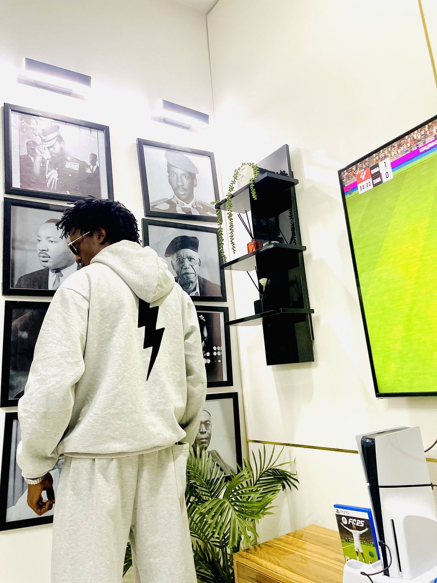 Quality is intentional.
Fit is deliberate.
Every stitch has a purpose.
This is L_NG ⚡
Built to be worn, not explained.

#LNG #StreetwearCulture #PremiumStreetwear #BuiltWithIntent #CleanFit #QualityOverHype #QuietConfidence