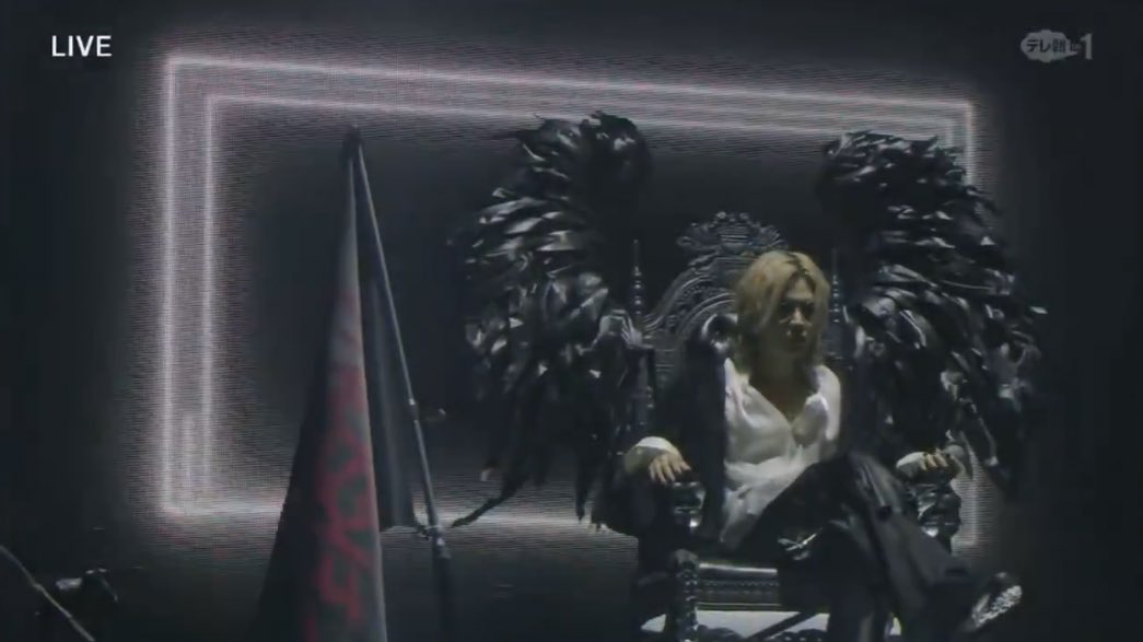 375sund's tweet image. congrats on performing on your dream stage, yuta! 🥹❤️‍🔥