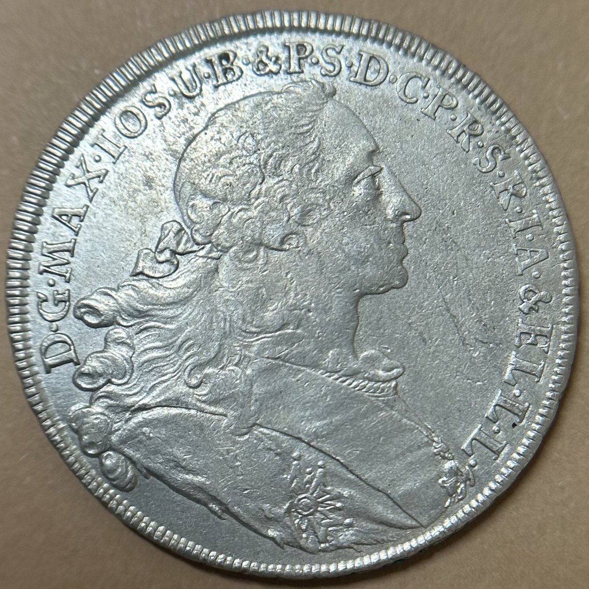 わろタ tweet media