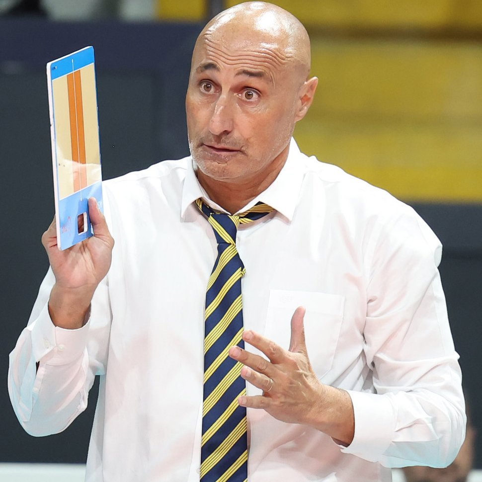 gibbybaris's tweet image. 🎙️ Hulusi Belgü, Abbondanza'nın takımın başına geçtiği sürece dair açıklama yaptı.

"Abbondanza’yı seçim süreci açık ve şeffaf şekilde paylaşmak isterim.  

Fenoglio ile yolları ayırmaya karar verdiğimizde ilk olarak Santarelli ile görüştük. Kendisiyle sıcak ve karşılıklı güvene…