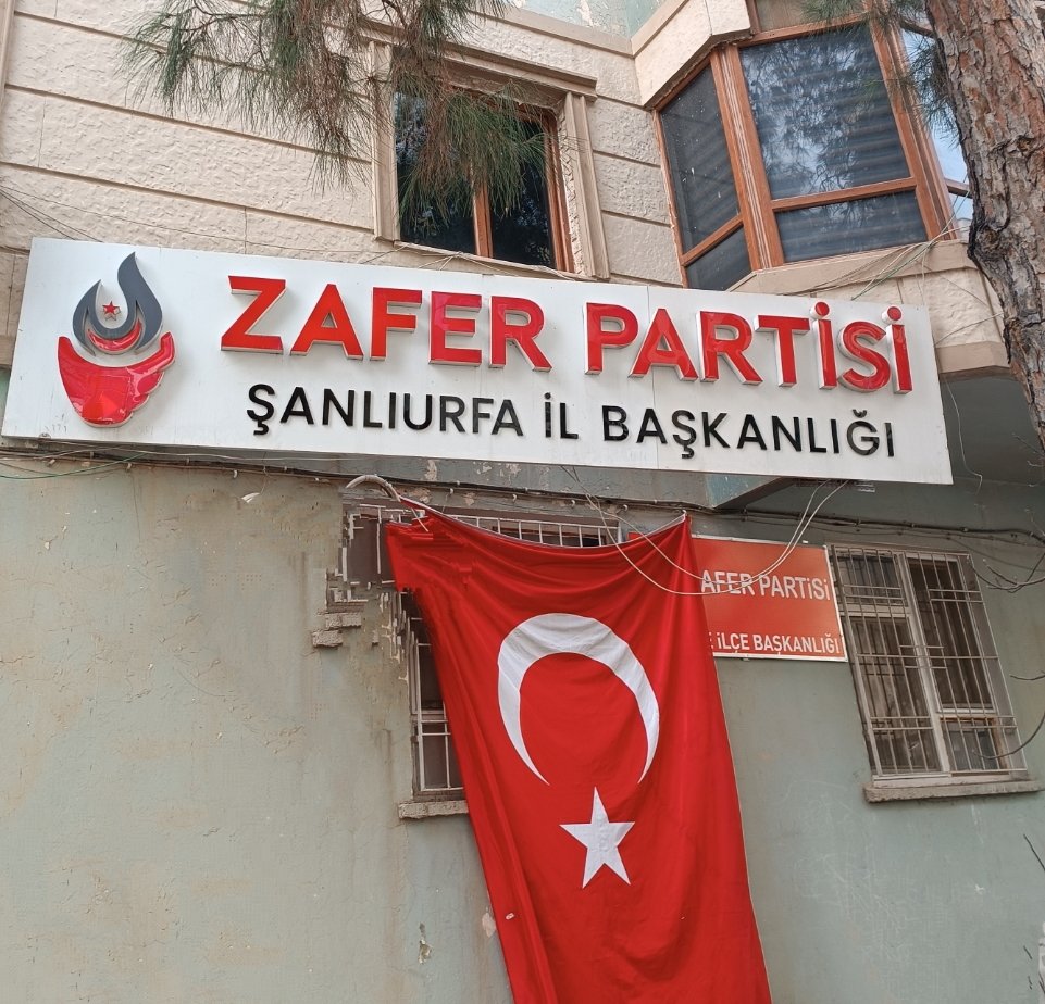 MehmetBlentMER6's tweet photo. Şanlıurfa İl Başkanlığı 
BAYRAK NAMUSTUR.. 
@umitozdag @cezmi_polat @ErtuganMusa @Alidincercolak @AzmiKaramahmut @zaferpartisi @zaferpartisi63 https://t.co/Q0TyzgSMmw