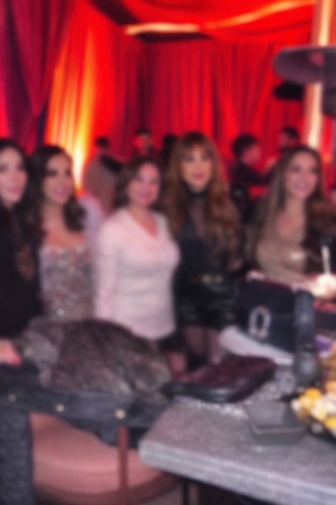 Very special night with the beautiful stars celebrating Angham’s birthday♥️

Exclusive on my WhatsApp channel
whatsapp.com/channel/0029Vb…