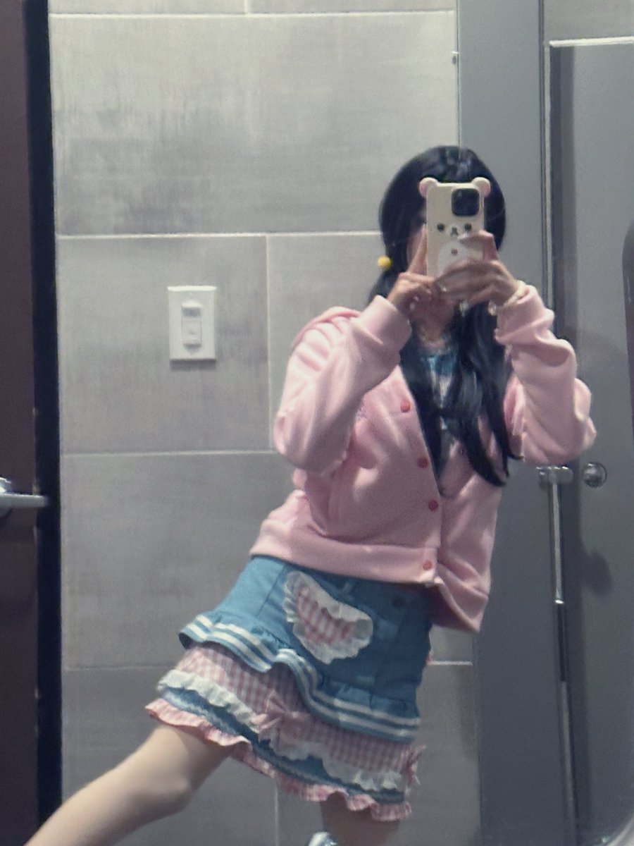 tinyfawnie's tweet image. My favorite outfit:3
#ageretwt #kawaii #roblox #promotwt