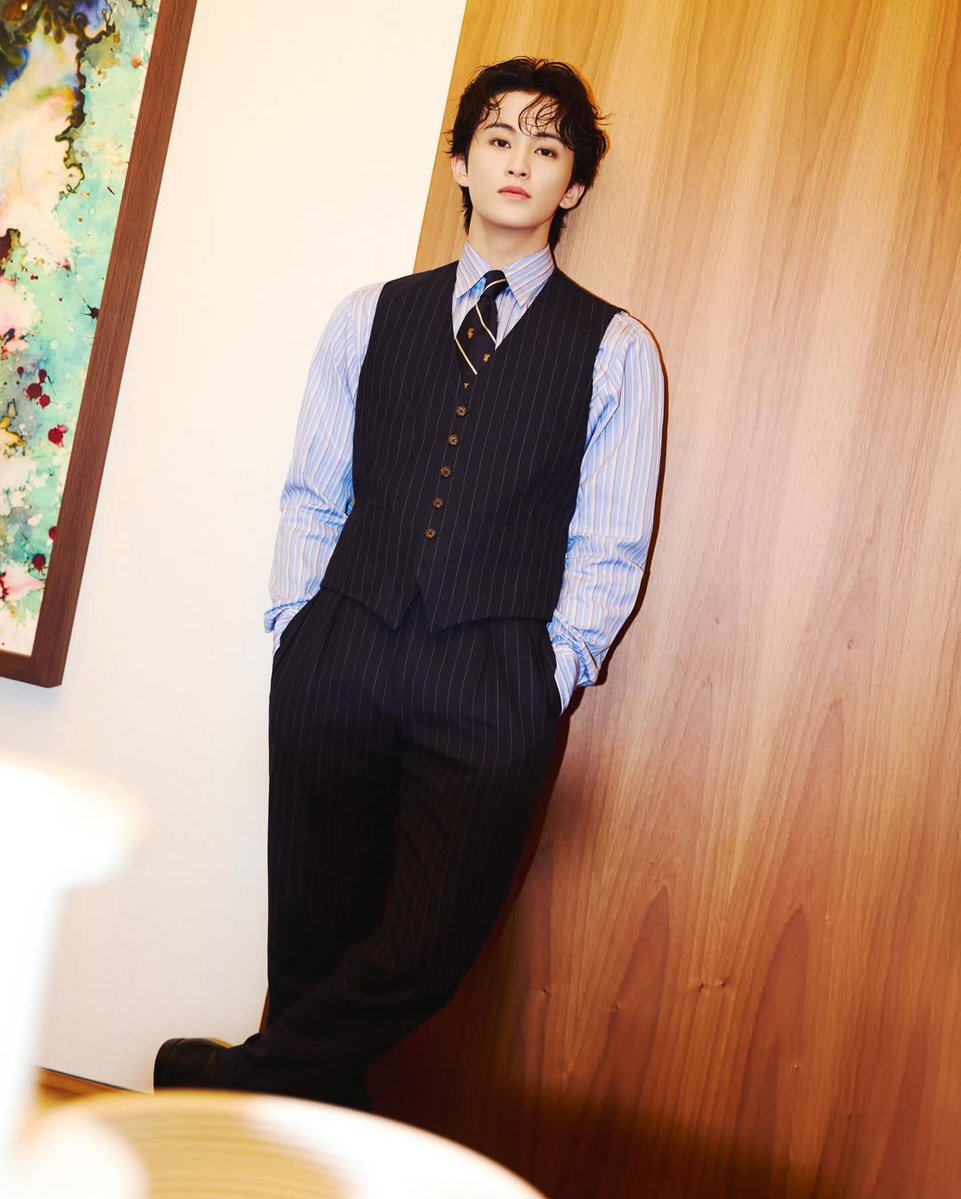 Marklee_base's tweet image. MASS TRENDING START!

1 word 1 reply with hashtag!
🎯 802 reply 

MARK LEE AT RALPH LAUREN FALL 2026

#RalphLaurenFall26xMarkLee
@RalphLauren