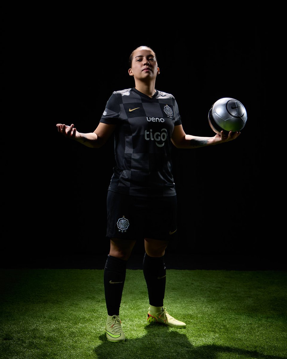 De sueño a bandera.​

El nuevo Nike Away Kit 2026 del Club Olimpia ya disponible: la armadura de los Herederos de la Gloria.​

Encontrálo en tiendas y online.