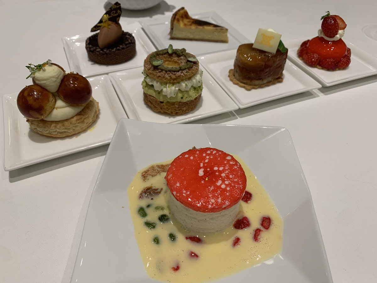 CrazyPython3's tweet image. どんなにお腹いっぱいでも全部食べないと失礼だよね笑！！