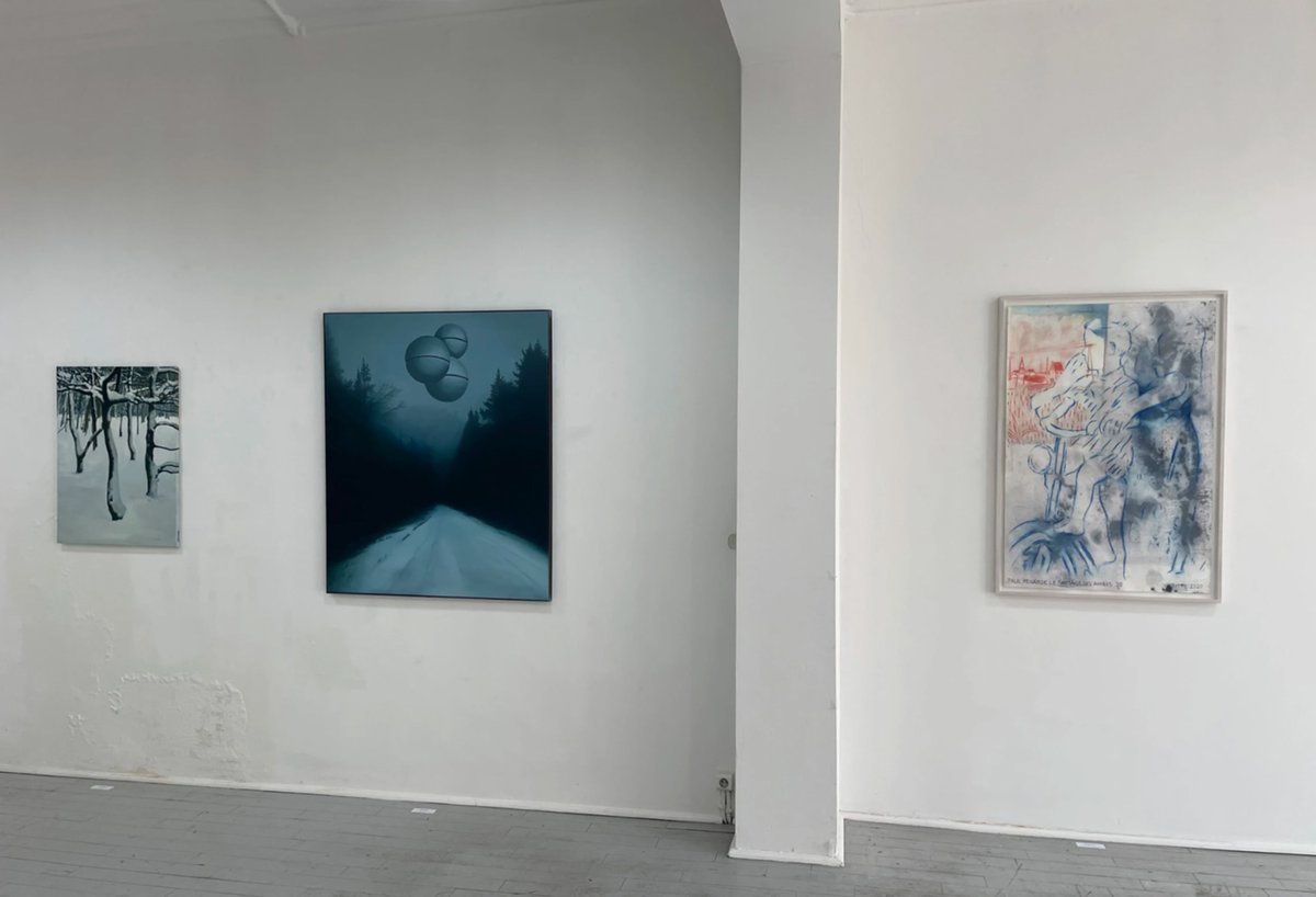 De tentoonstelling 'Vive la vue!’ bij Galerie Sofie Van den Bussche presenteert het landschap niet als vast omlijnd onderwerp, maar als een open veld waarin waarneming, herinnering en verbeelding elkaar voortdurend kruisen. Lees verder op galleryviewer.com/nl/article/334….