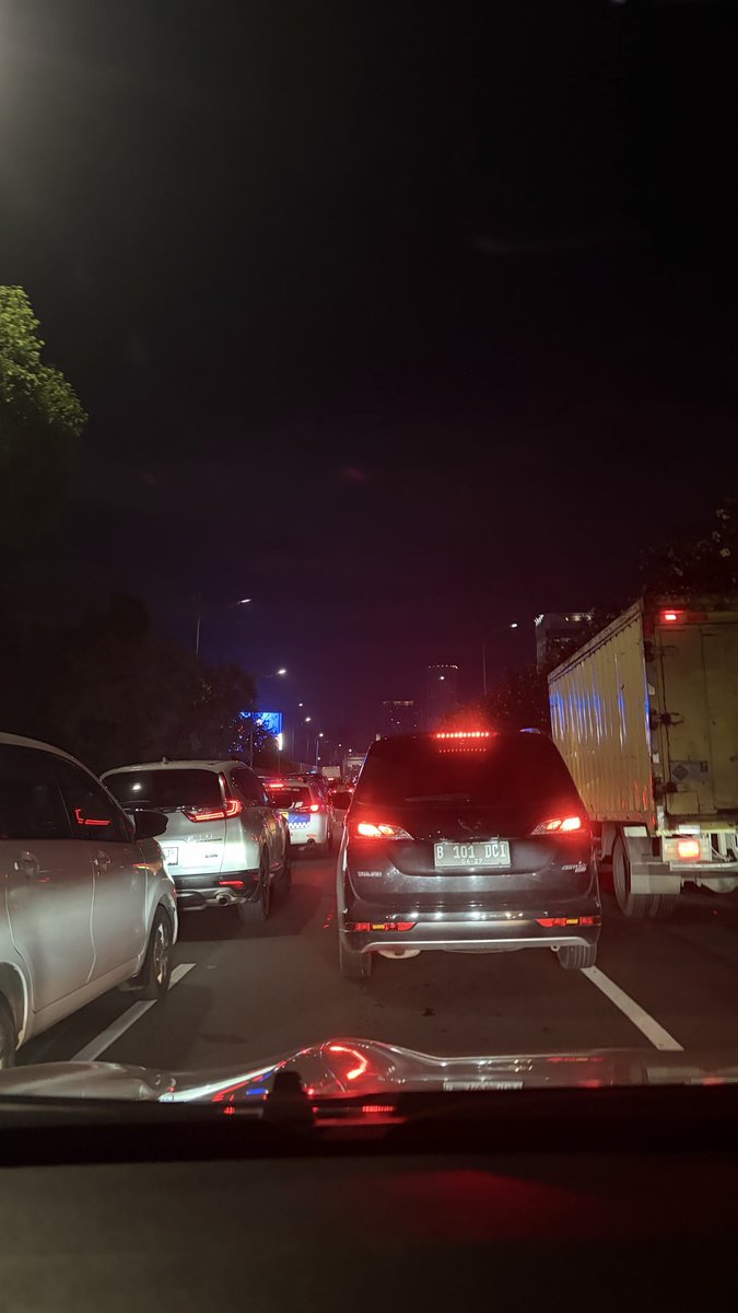 hari ini Jakarta merah semua pokonya