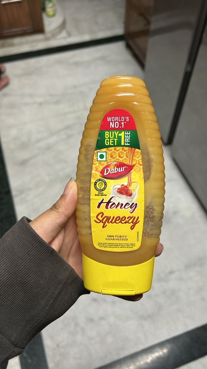 immaliknj's tweet photo. ⁦@DaburIndia⁩ used to be the only reliable name for honey. A 4 month old bottle has crystallised so early https://t.co/Zkx1nVT5PF